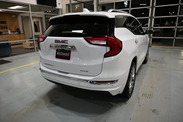 Used 2024 GMC Terrain Denali w/ Denali Premium Package image 5