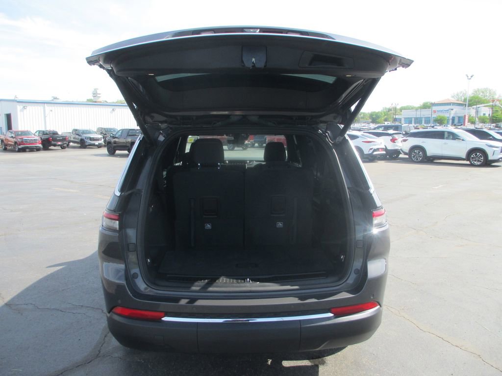 Used 2025 Jeep Grand Cherokee L Laredo w/ Luxury Tech Group I AWD/4WD image 8