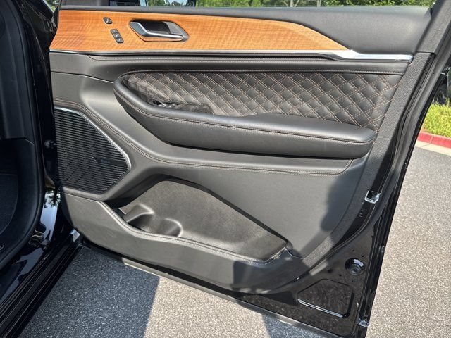 Certified 2022 Jeep Grand Cherokee Summit AWD/4WD image 17