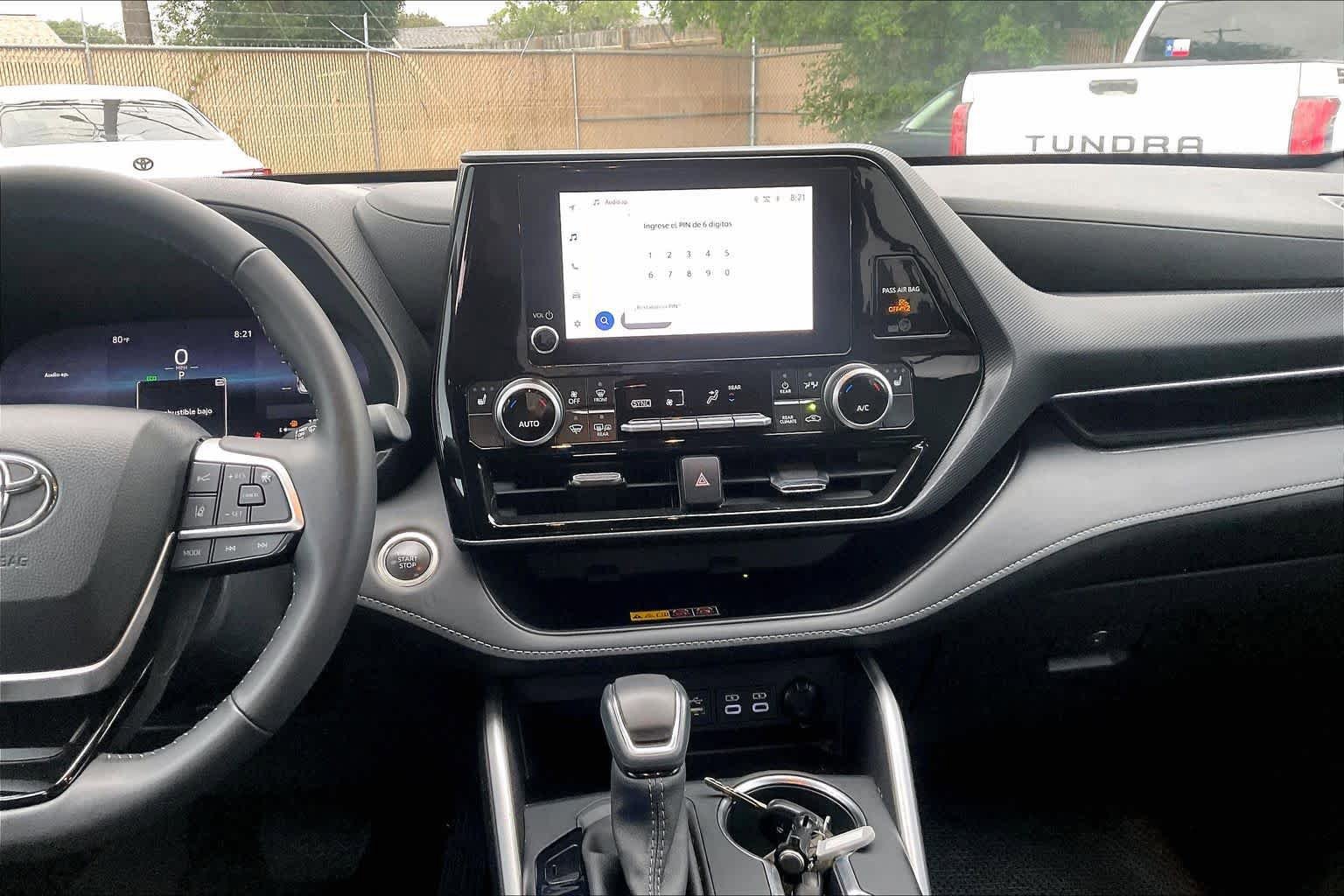 Used 2025 Toyota Highlander XSE AWD/4WD image 7