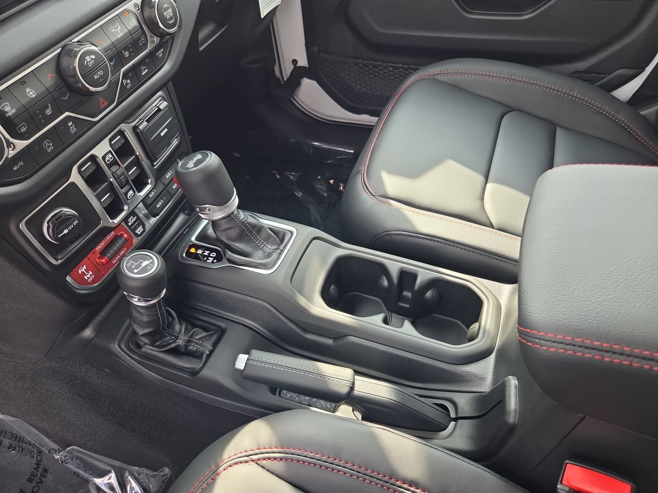 New 2027 Jeep Wrangler Unlimited Rubicon AWD/4WD image 17