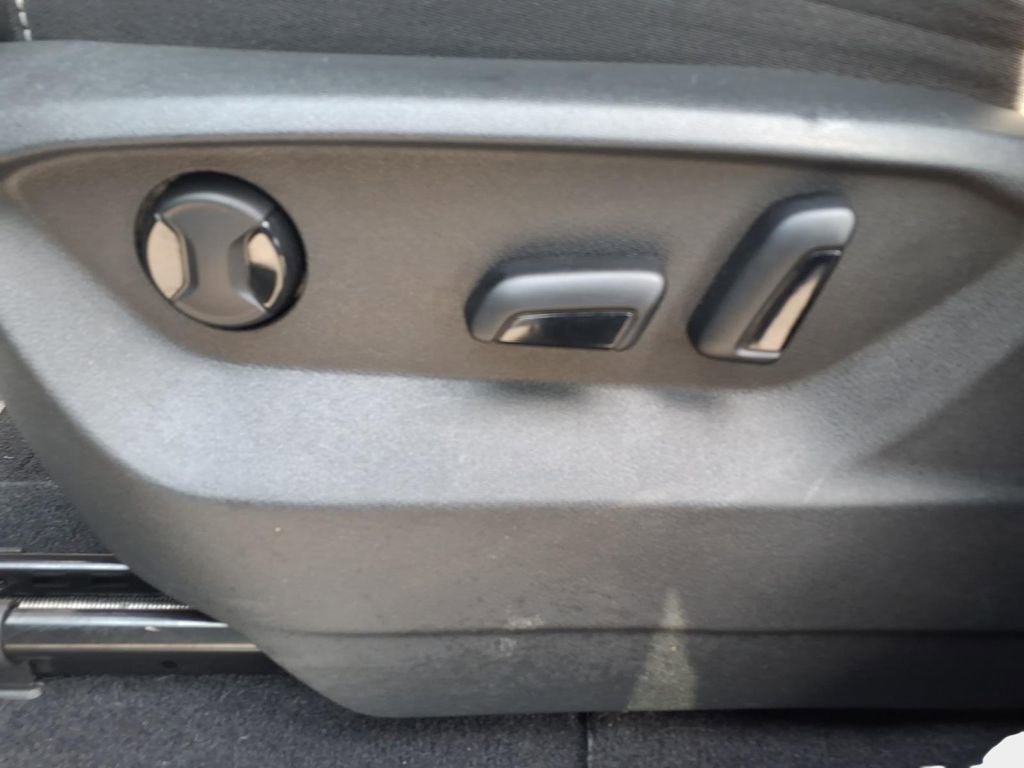 Used 2024 Volkswagen Atlas Cross Sport SE image 10