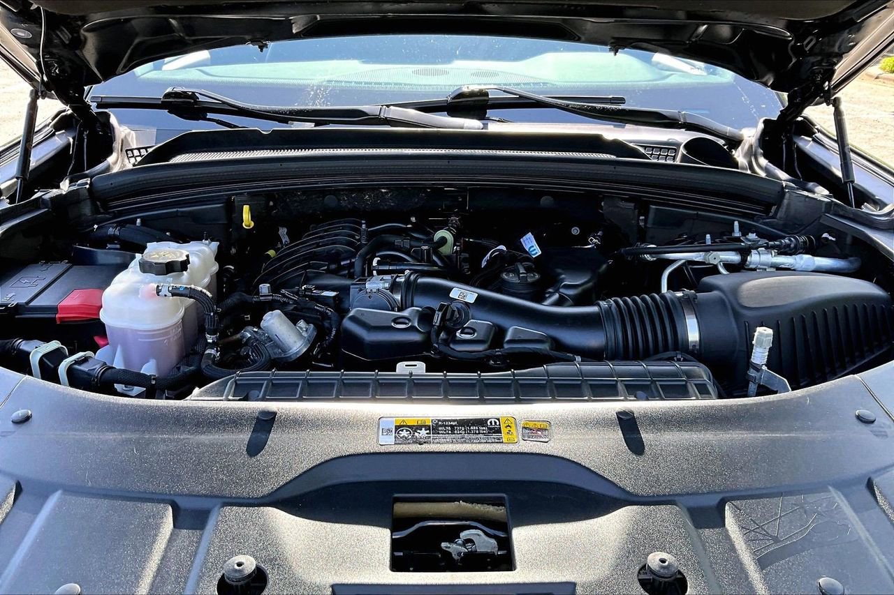 Used 2023 Jeep Grand Cherokee Altitude AWD/4WD image 37