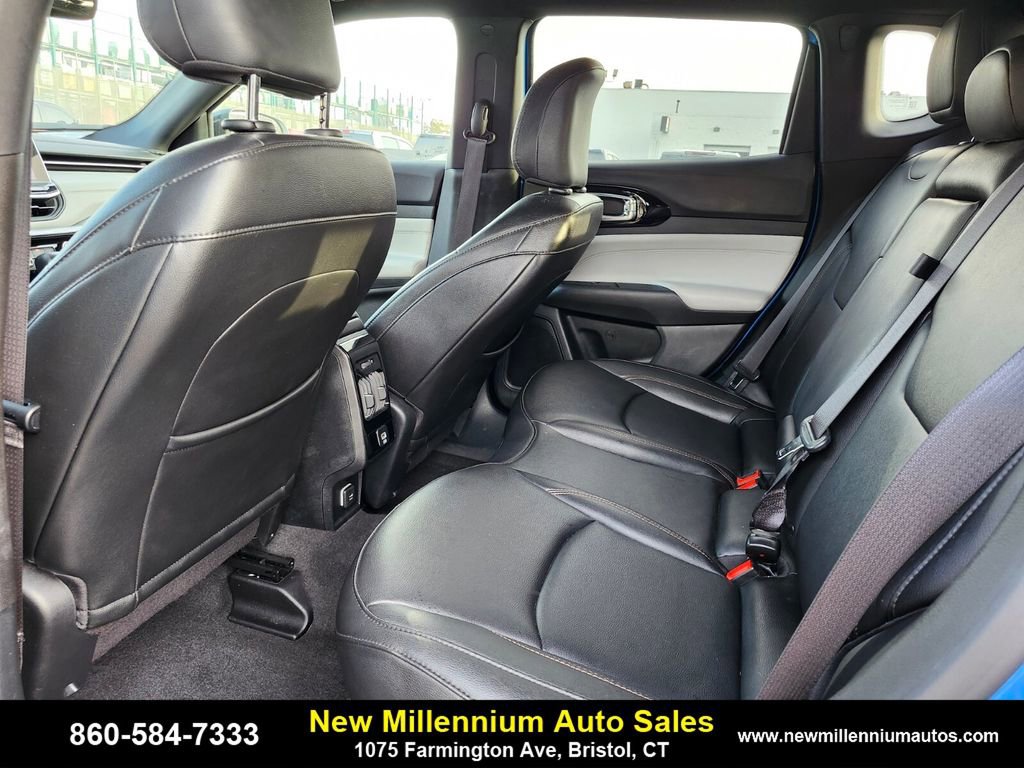 Used 2024 Jeep Compass Limited image 16