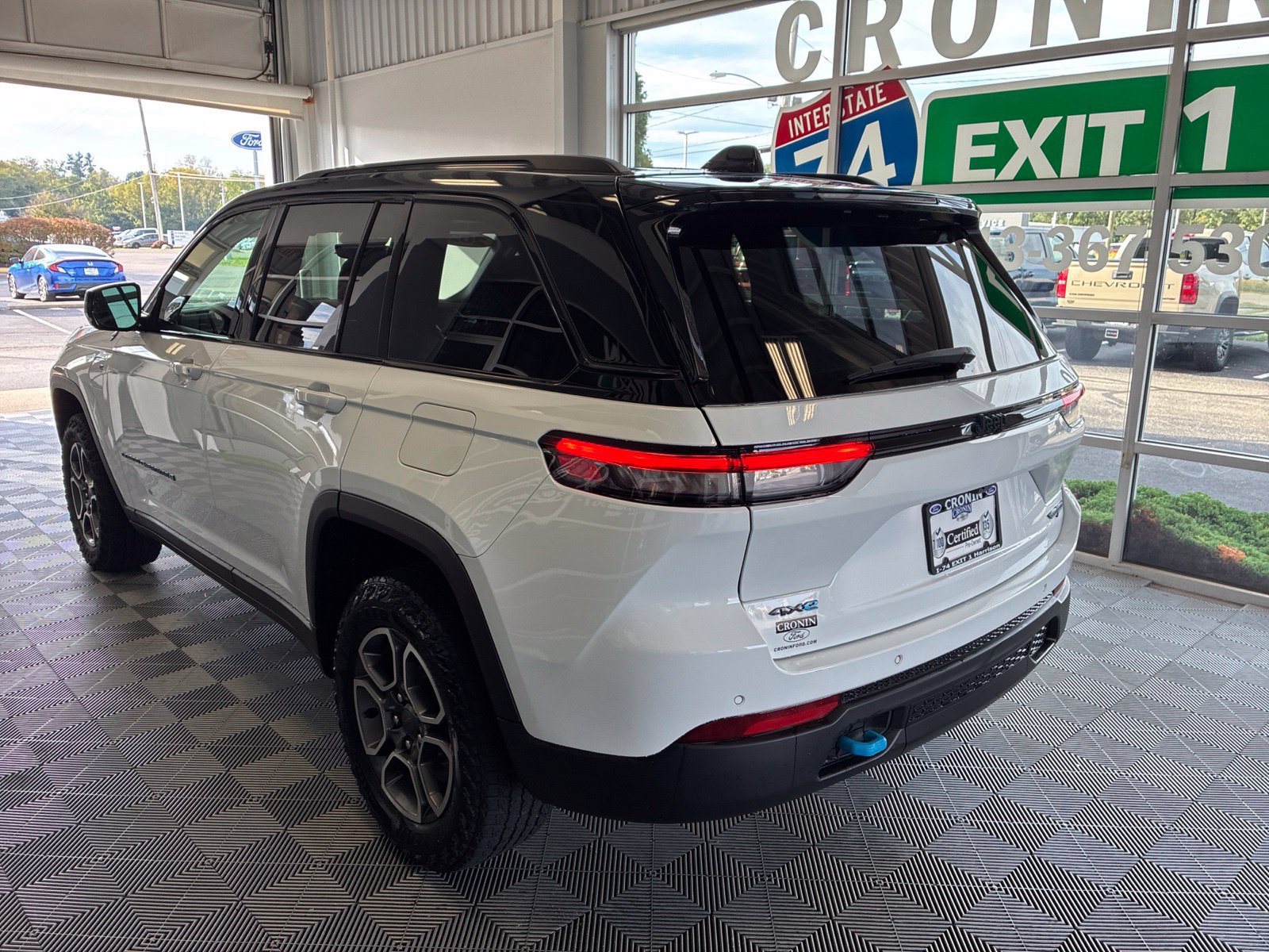 Used 2022 Jeep Grand Cherokee Trailhawk AWD/4WD image 4