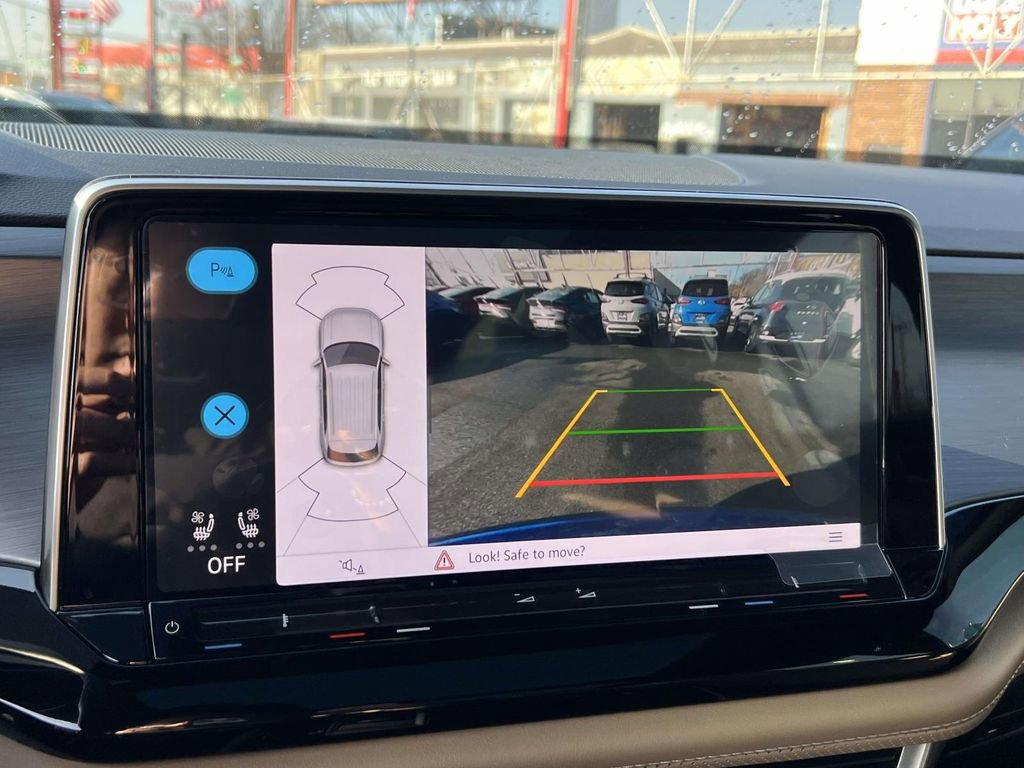 Used 2024 Volkswagen Atlas Cross Sport SE image 31