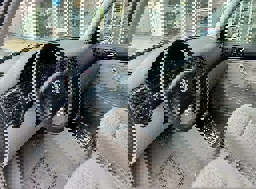 Used 2005 Volkswagen Golf GL image 12