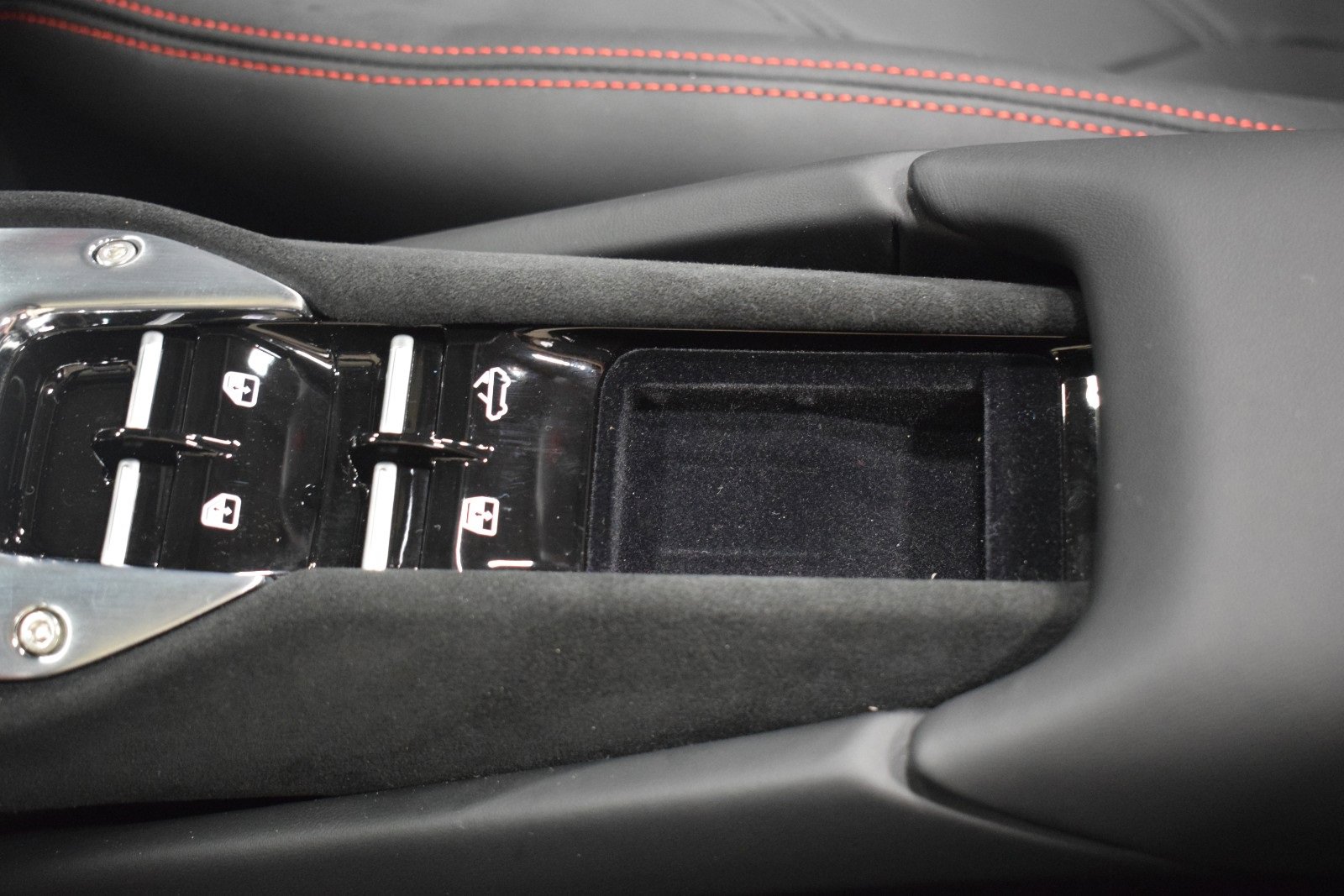 Used 2024 Ferrari 296 GTS image 30