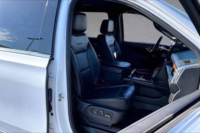 Used 2025 GMC Yukon XL Denali AWD/4WD image 7