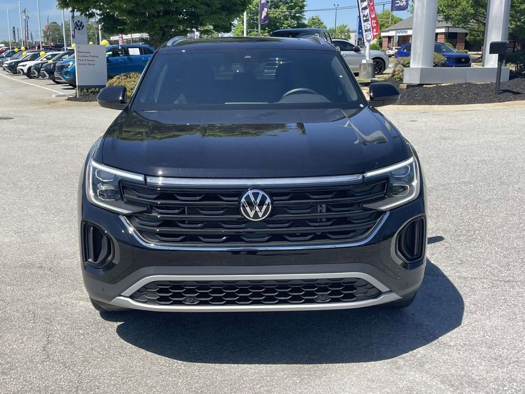 Used 2026 Volkswagen Atlas Cross Sport SE w/ Panoramic Sunroof Package FWD image 2