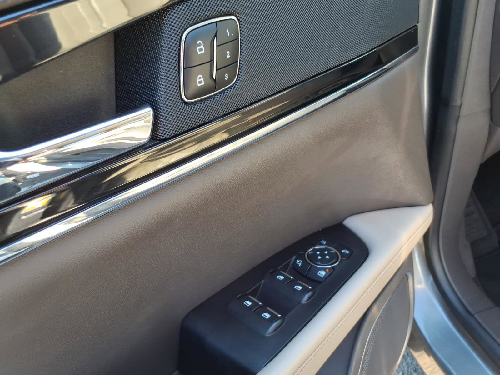 Used 2023 Lincoln Nautilus FWD w/ Premium Package image 14