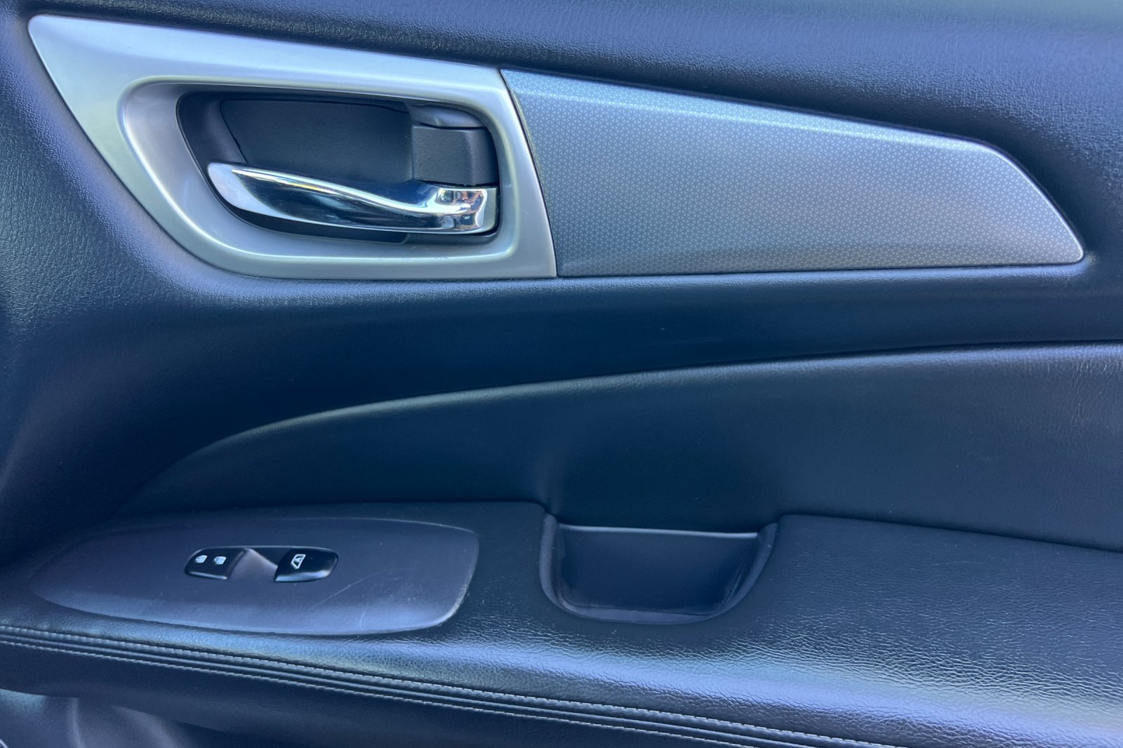 Used 2017 Nissan Pathfinder SL FWD image 21