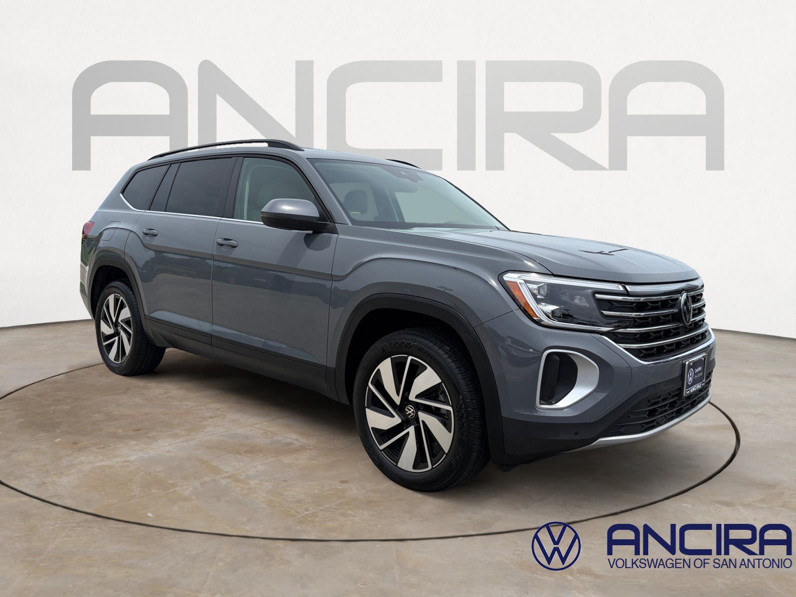 Certified 2025 Volkswagen Atlas SE FWD image 1