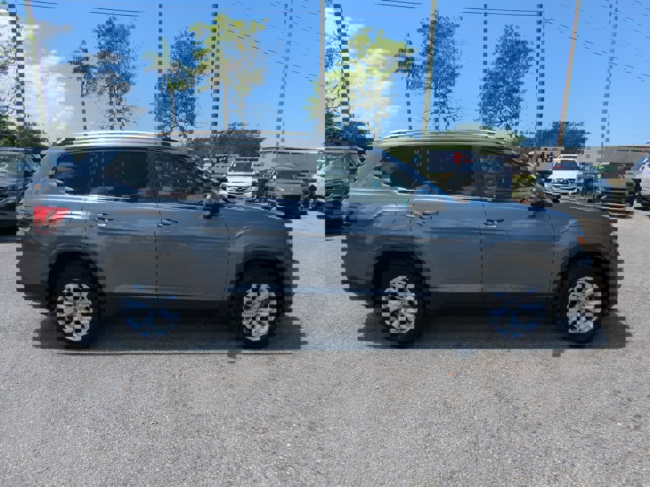 Used 2019 Volkswagen Atlas SE w/ Towing Package image 4