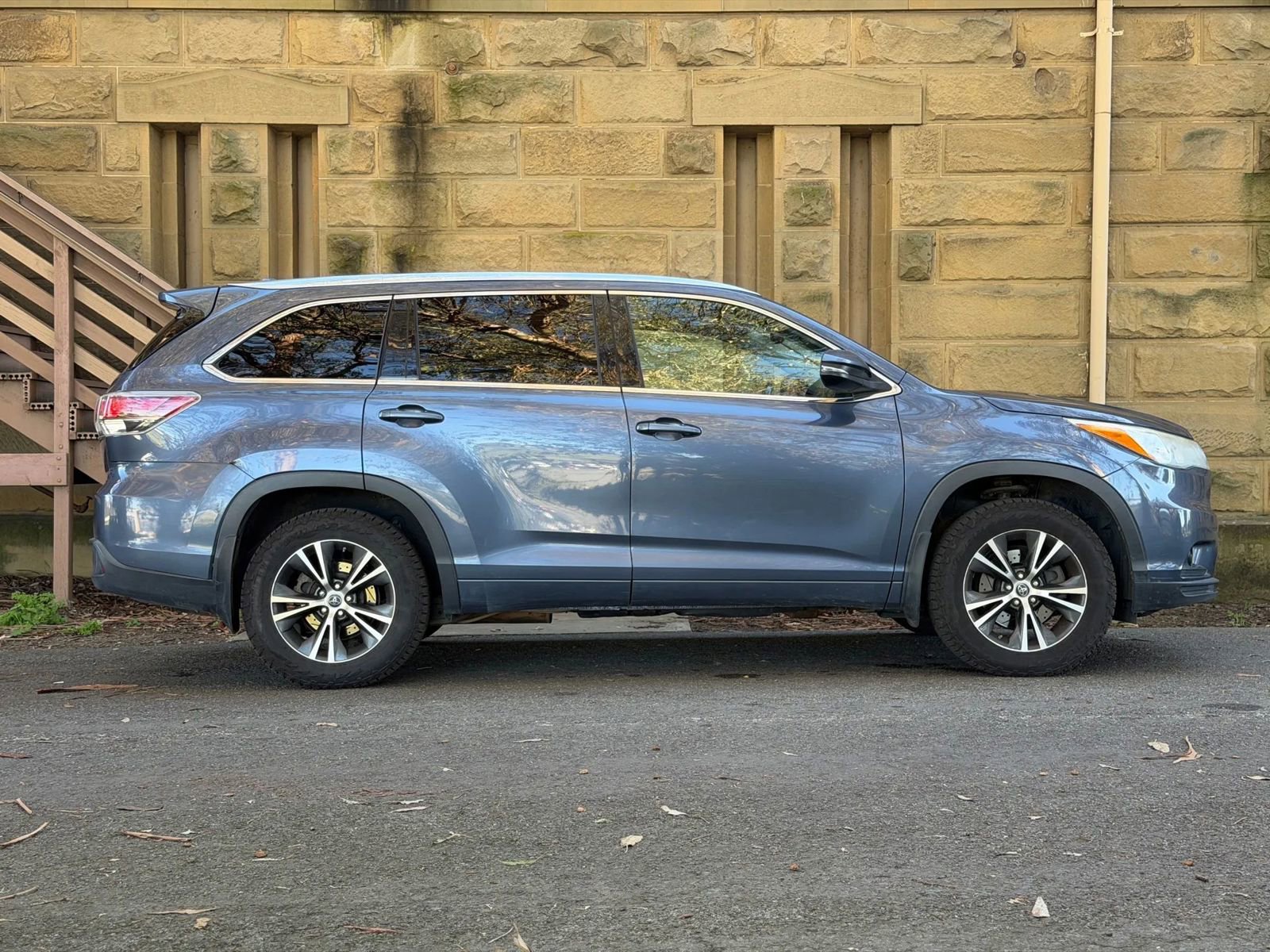 Used 2016 Toyota Highlander XLE AWD/4WD image 4
