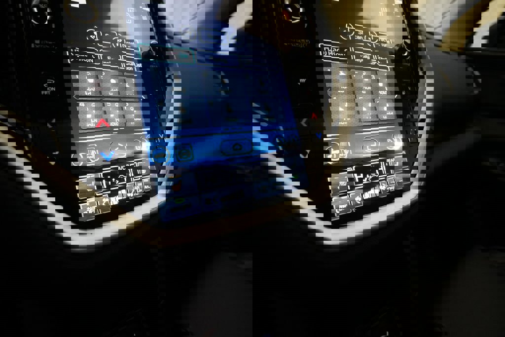 Certified 2024 Subaru Ascent Limited w/ Technology Package image 22