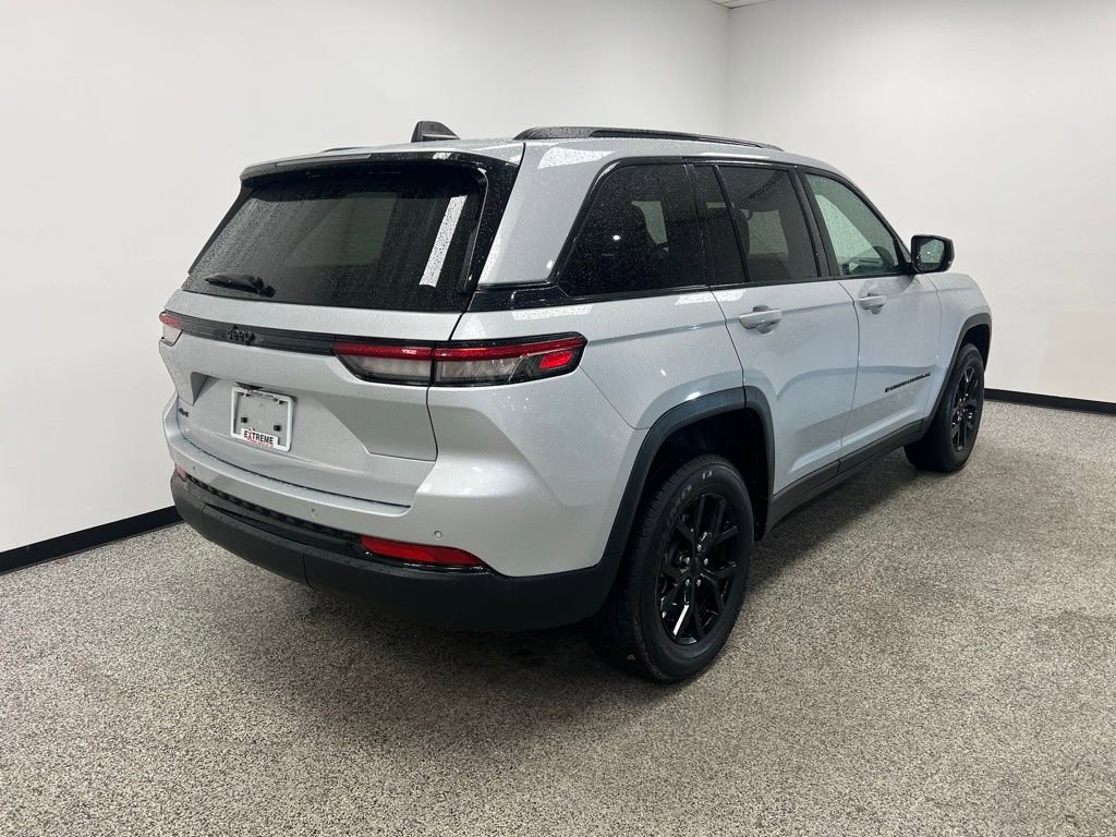 Used 2024 Jeep Grand Cherokee Altitude image 19