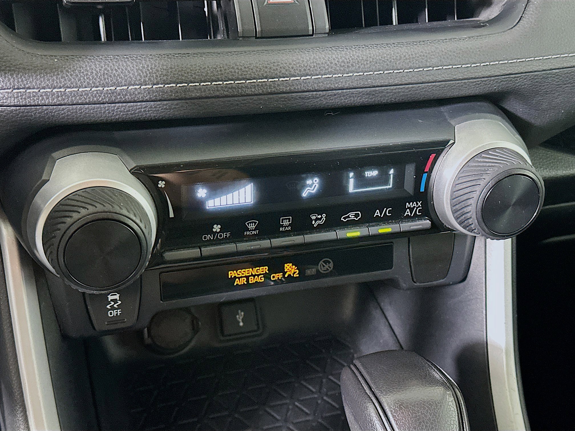 Used 2020 Toyota RAV4 LE w/ Carpet Mat Package FWD image 24