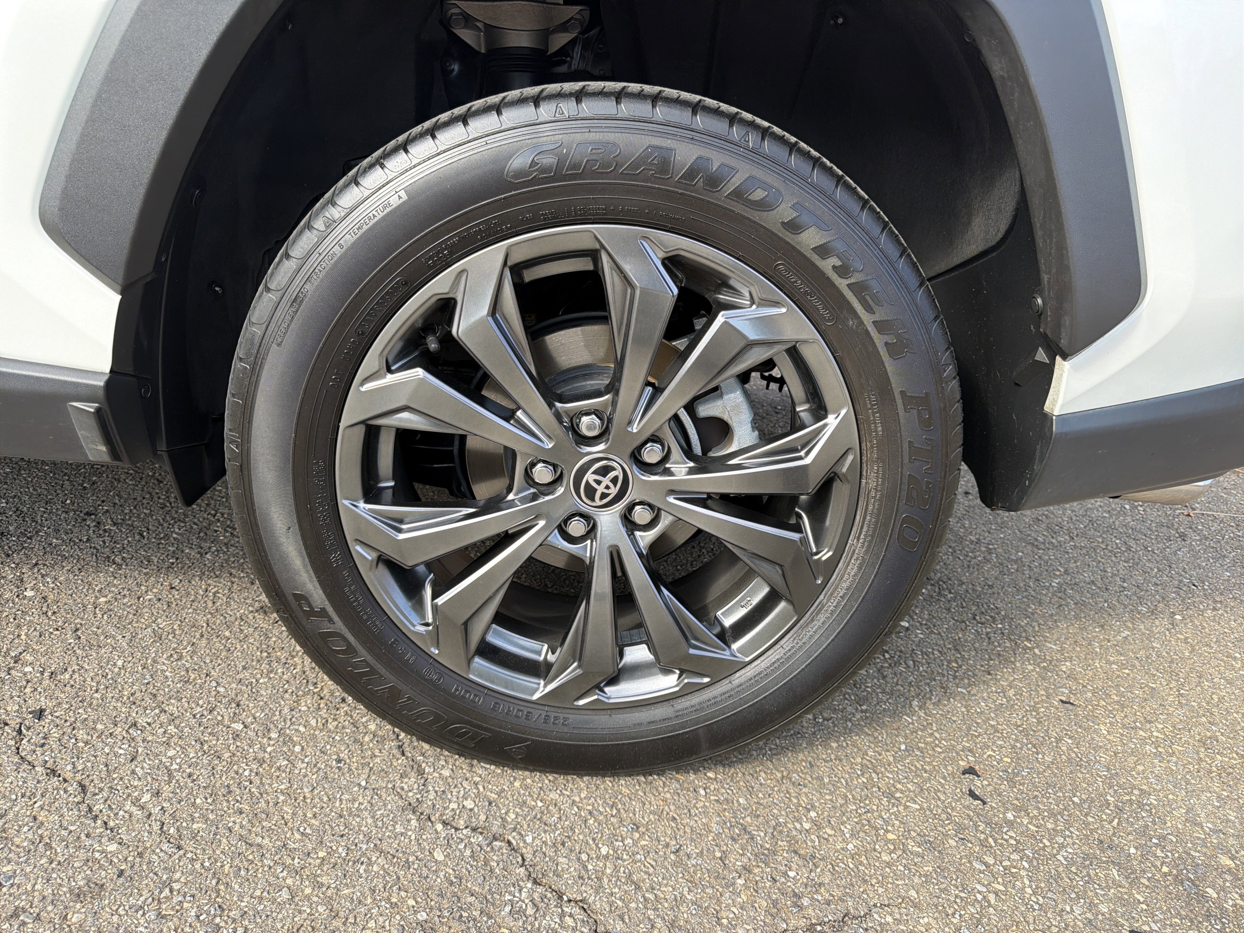 Used 2022 Toyota RAV4 XLE Premium image 20