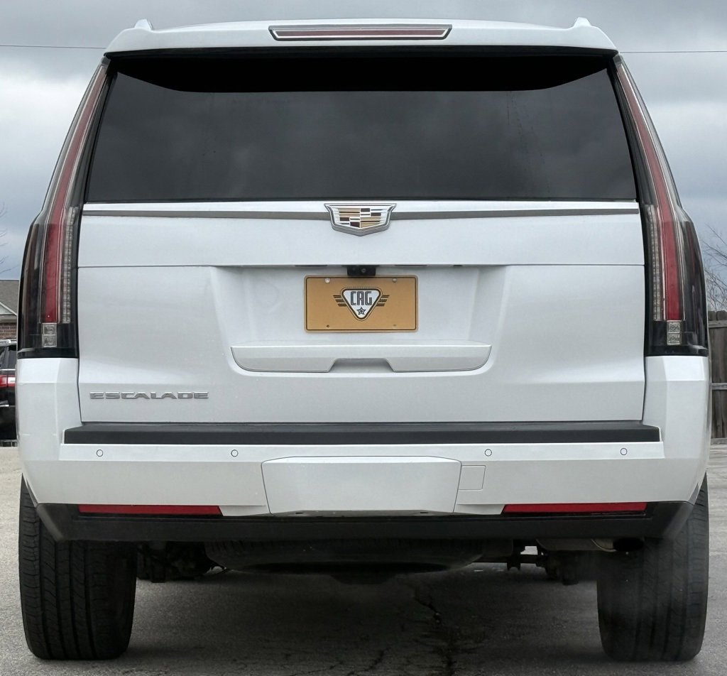 Used 2017 Cadillac Escalade Luxury image 4