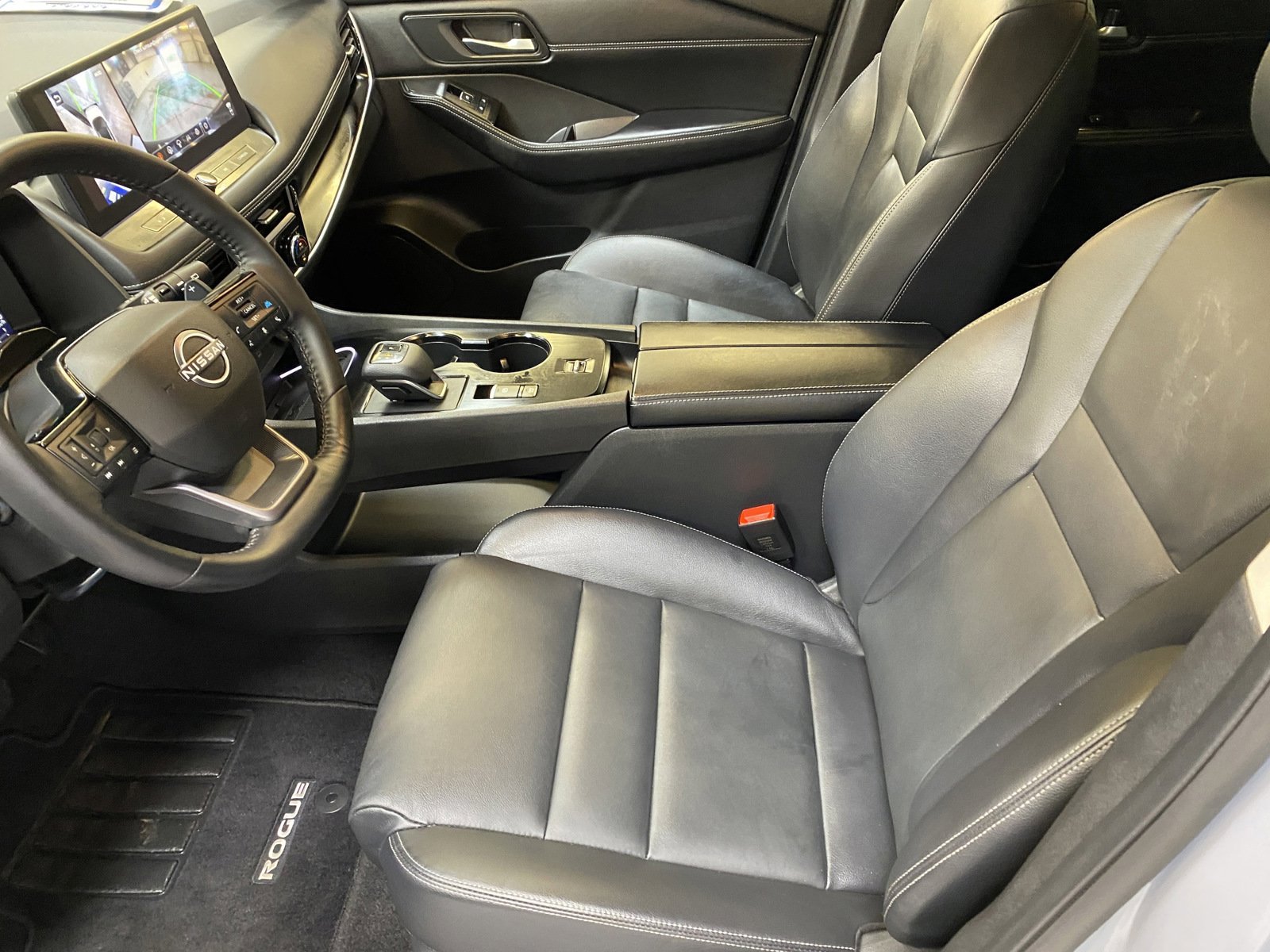 Used 2025 Nissan Rogue SL w/ Tech Package FWD image 19