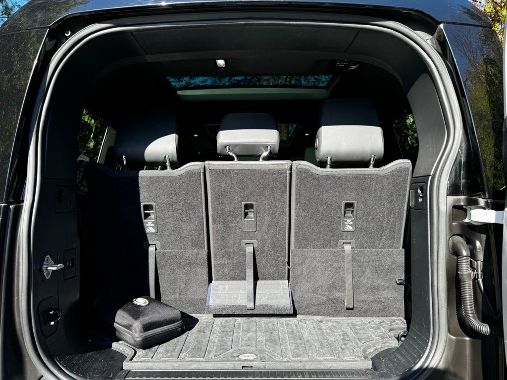 Used 2023 Land Rover Defender 130 X-Dynamic SE image 22