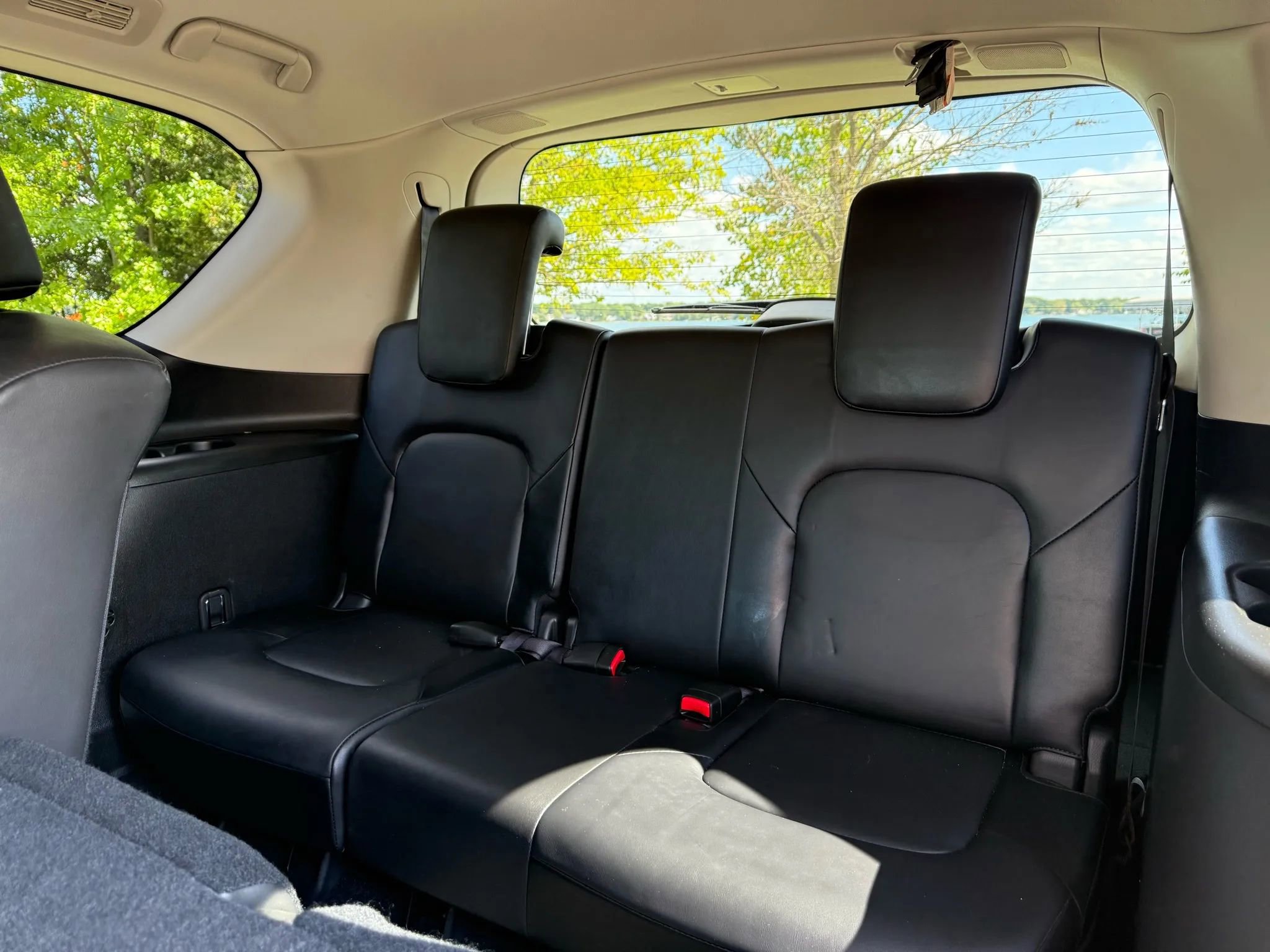 Used 2012 INFINITI QX56 4WD w/ Deluxe Touring Pkg image 14