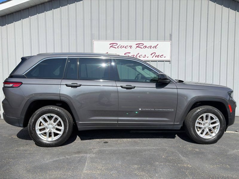 Used 2023 Jeep Grand Cherokee Laredo X AWD/4WD image 6