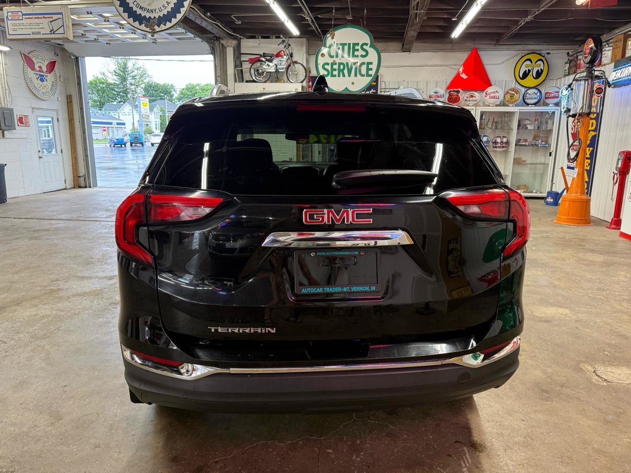 Used 2018 GMC Terrain SLT w/ Preferred Package FWD image 4