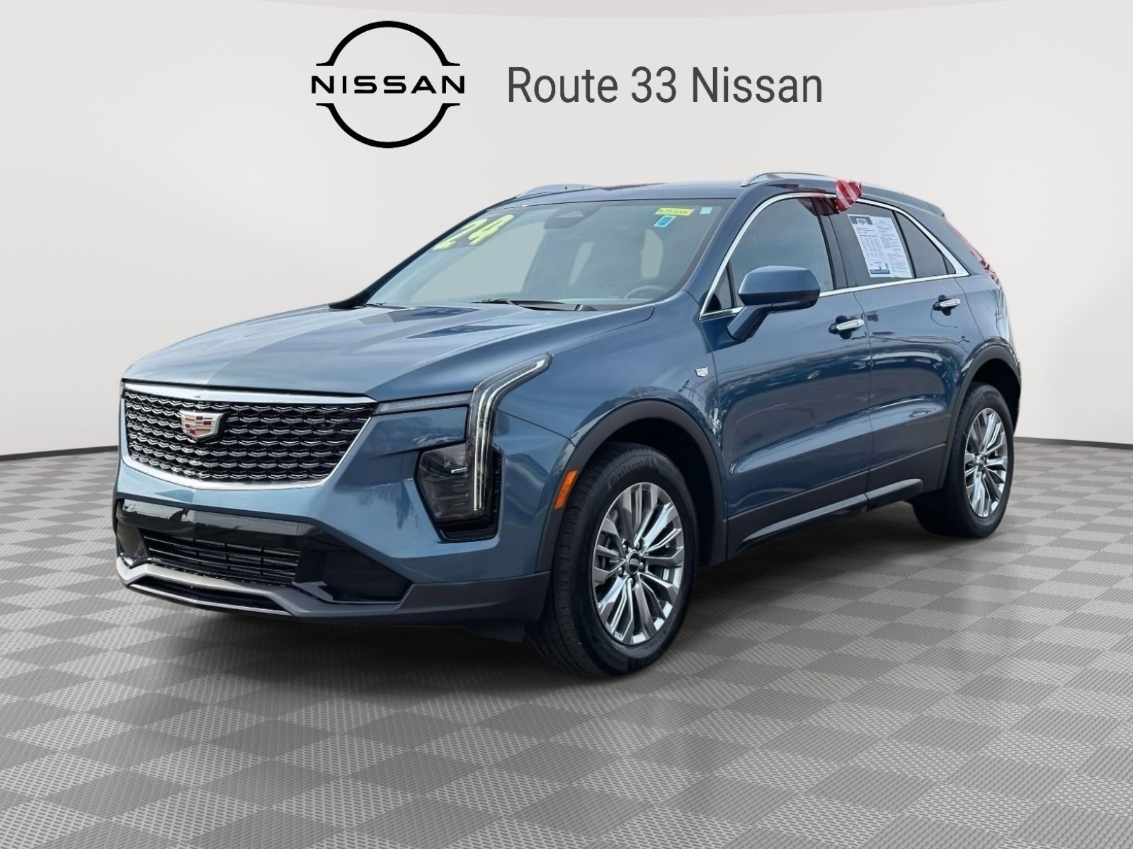 Used 2024 Cadillac XT4 Premium Luxury FWD image 2
