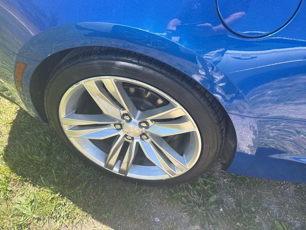 Used 2018 Chevrolet Camaro LT RWD image 4