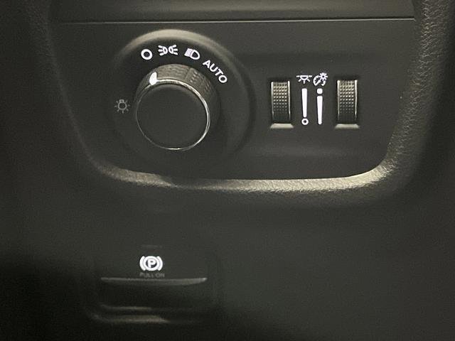 Used 2023 Jeep Grand Cherokee Altitude image 23