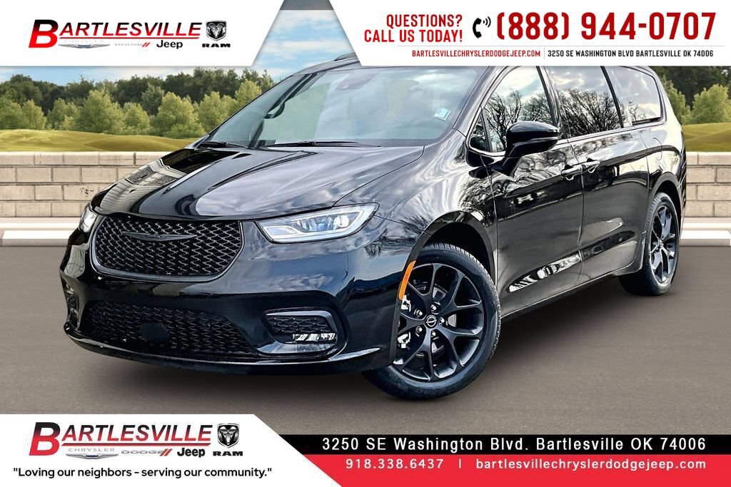 New 2026 Chrysler Pacifica Select w/ S Appearance Package FWD image 1