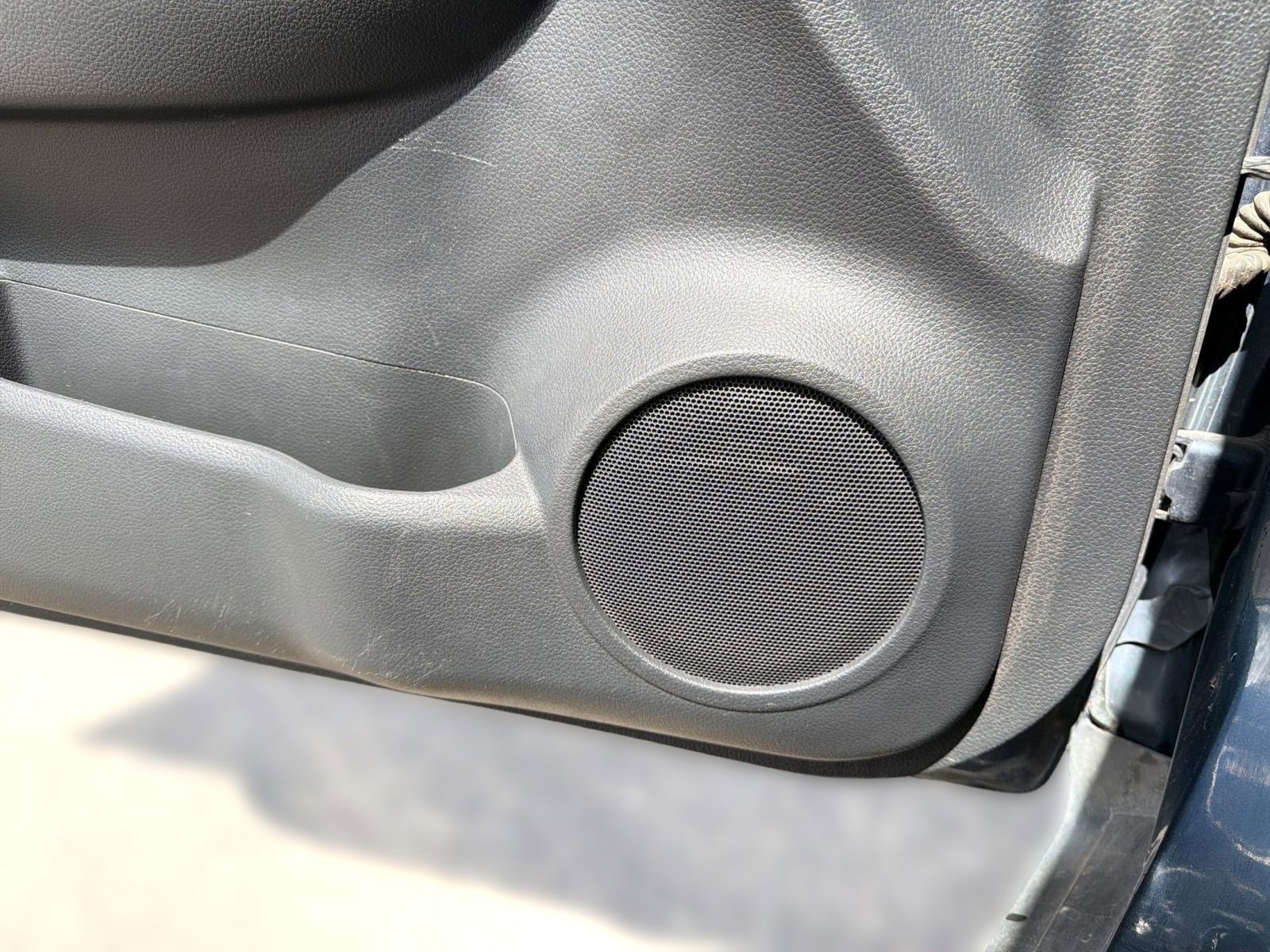 Used 2015 Nissan Rogue SV image 22