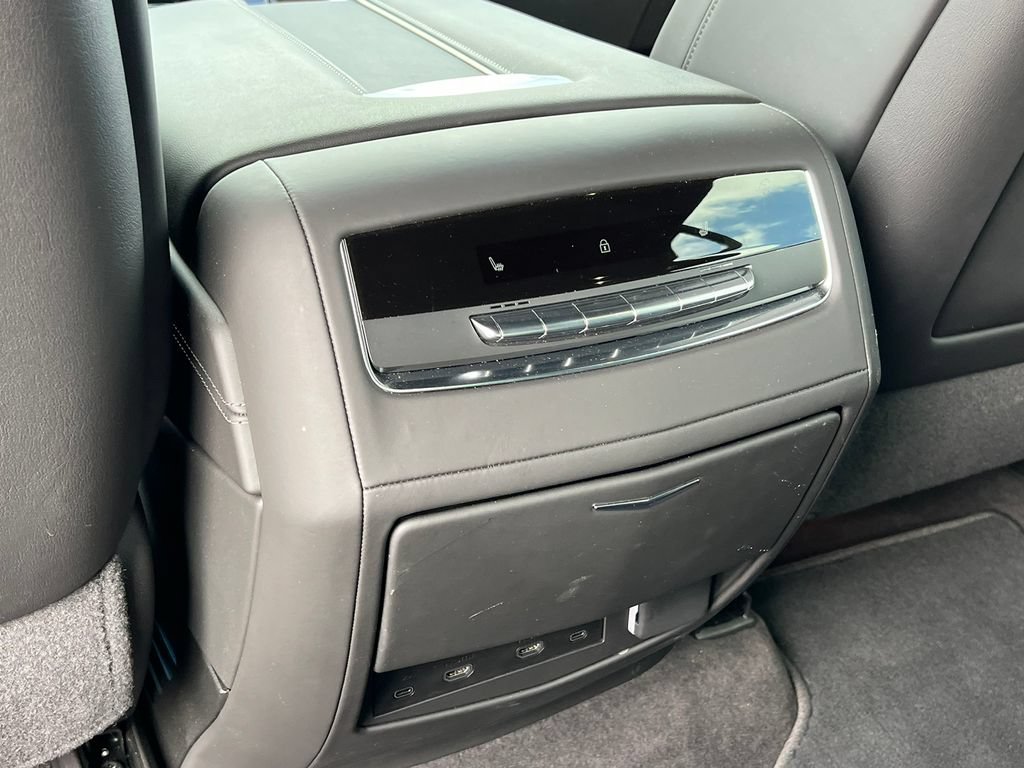 Certified 2025 Cadillac Escalade Sport Platinum w/ LPO, Floor Liner Package AWD/4WD image 45