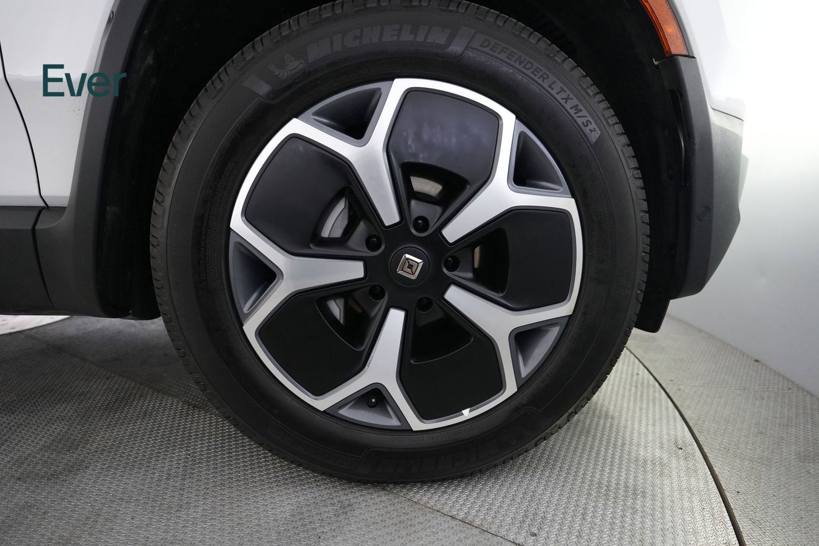 Used 2024 Rivian R1S Adventure image 20