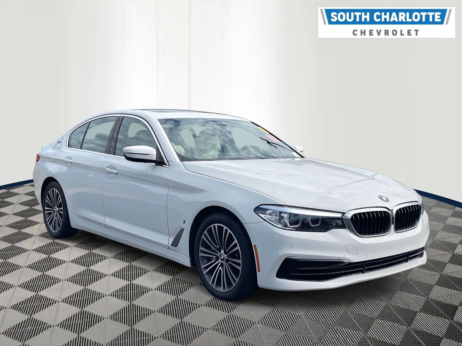 Used 2019 BMW 530e w/ Convenience Package image 3