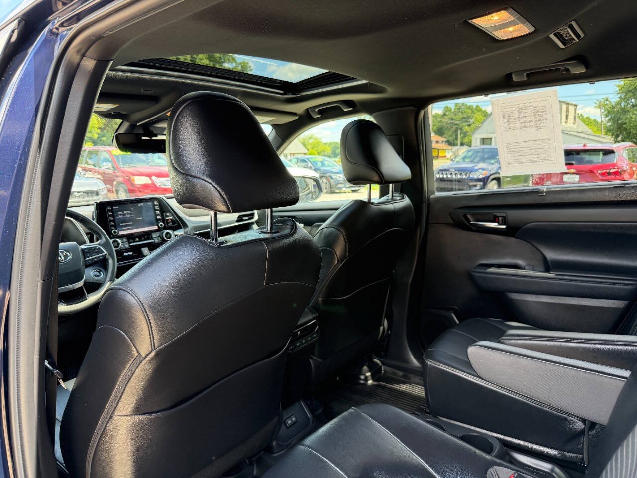 Used 2022 Toyota Highlander XSE AWD/4WD image 30
