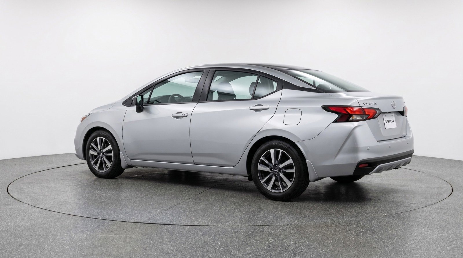 Used 2025 Nissan Versa SV FWD image 5