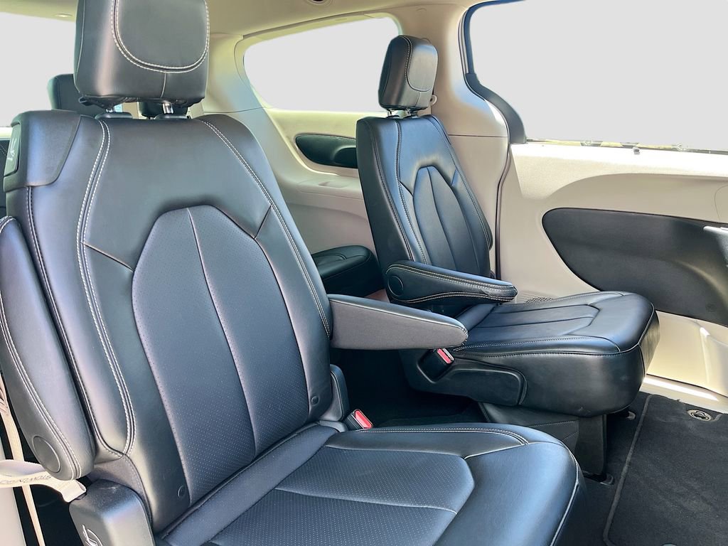 Used 2024 Chrysler Pacifica Touring-L image 27
