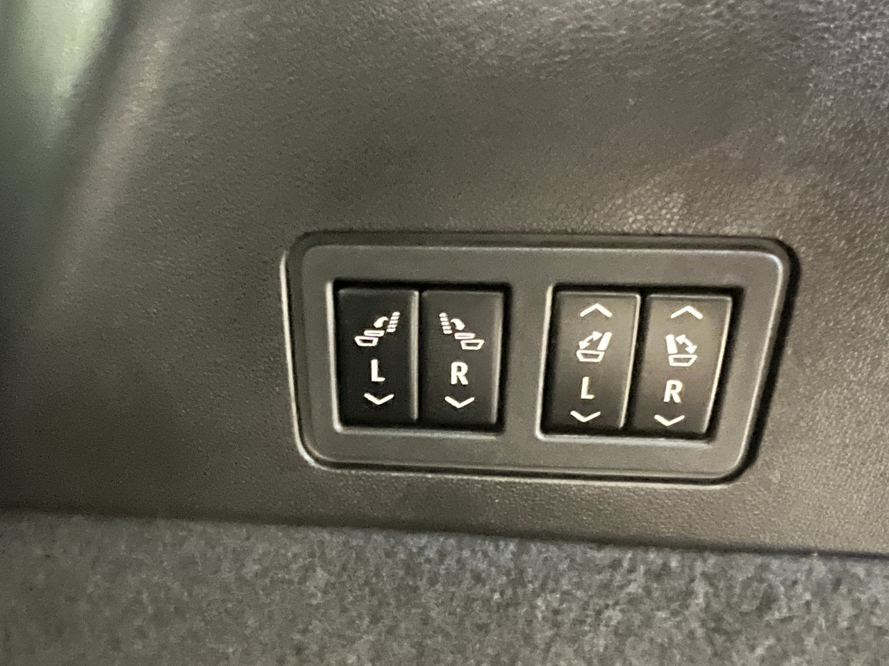 Used 2024 Cadillac XT6 Premium Luxury image 32