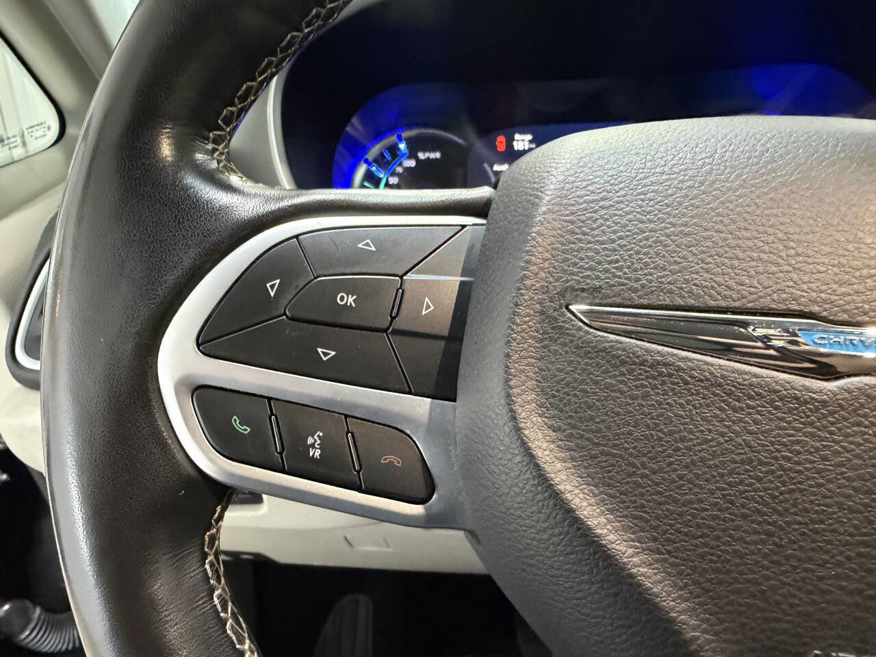 Used 2021 Chrysler Pacifica Touring-L FWD image 20
