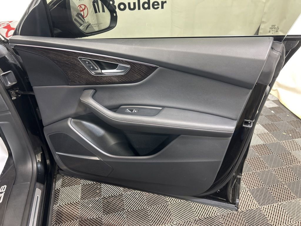 Used 2023 Audi Q8 Prestige w/ Prestige Package image 11