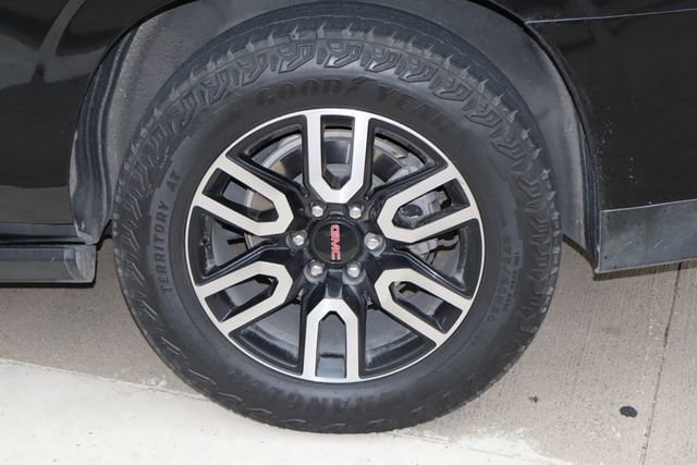 Used 2023 GMC Yukon XL AT4 w/ AT4 Premium Plus Package AWD/4WD image 30