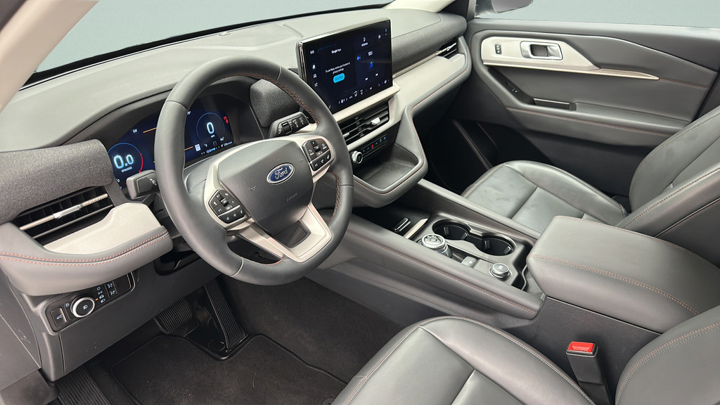 Used 2025 Ford Explorer Active w/ Active Comfort Package AWD/4WD image 11
