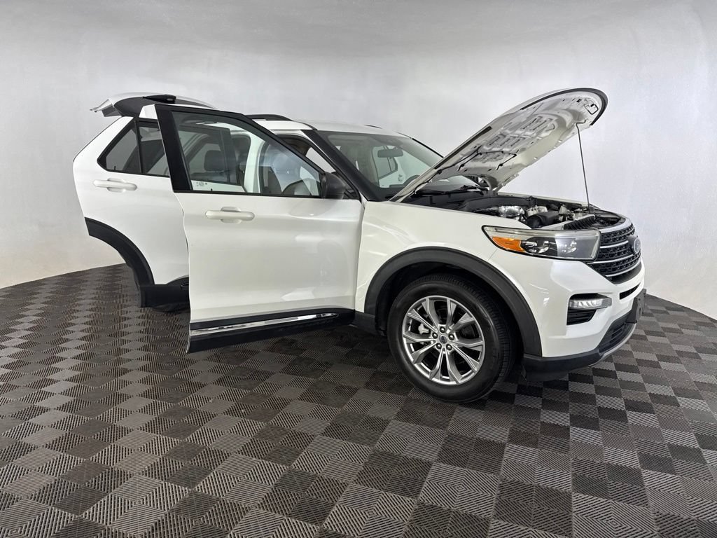 Used 2020 Ford Explorer XLT w/ Equipment Group 202A AWD/4WD image 13