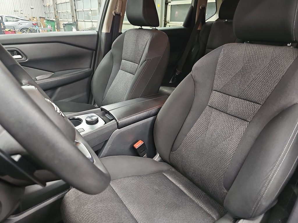 Used 2024 Nissan Rogue SV image 15