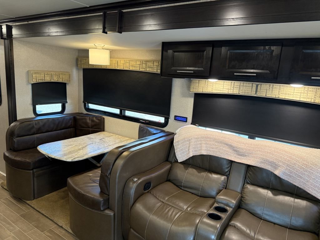 Used 2018 RAM 5500 SLT w/ Quick Order Package 29G SLT image 59