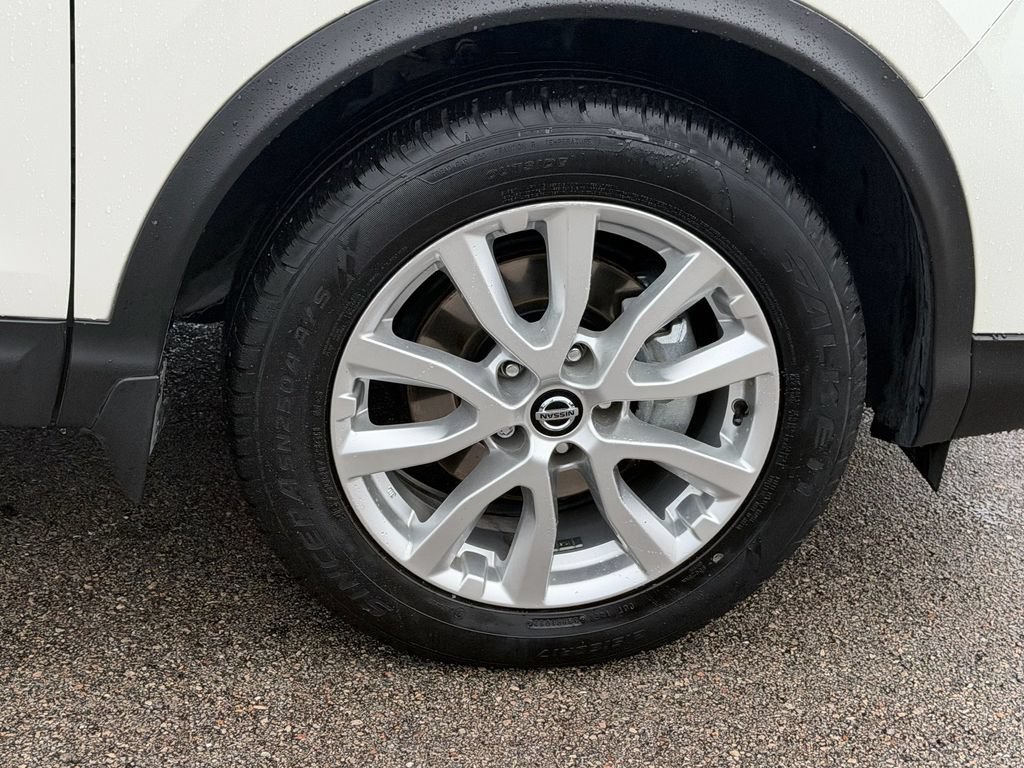 Certified 2022 Nissan Rogue Sport SV FWD image 9