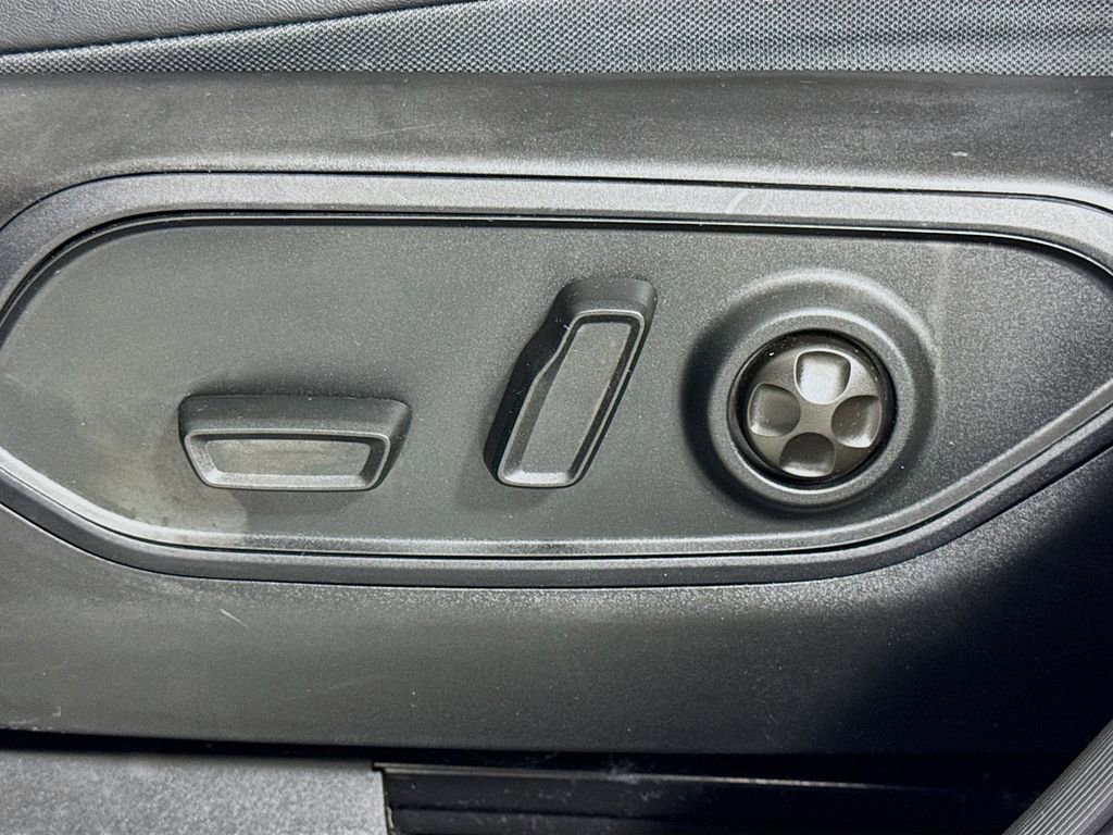 Used 2022 Jeep Grand Cherokee Overland w/ MOPAR Finishing Package image 18